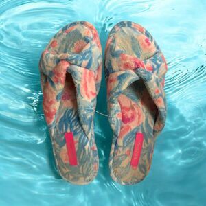 Lilly Pulitzer Bondi‎ Blue My Little Peony Size 7/8 House Slippers Pool Shoes